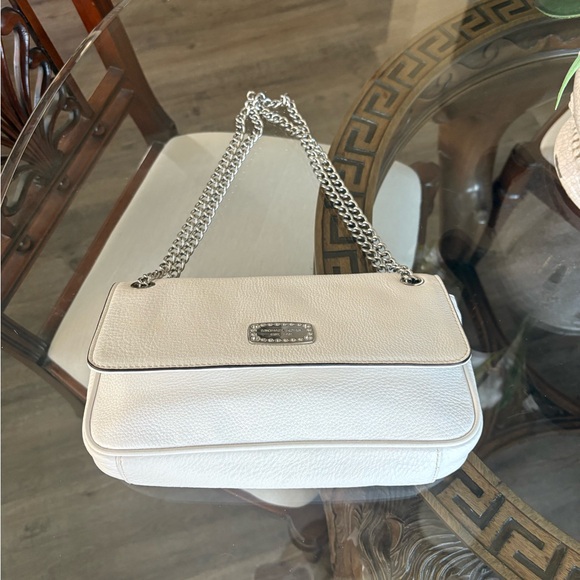 ๐ค๐คMICHAEL KORS WHITE LEATHER FLAP SHOULDER BAG!๐ค๐ค - Picture 3 of 9